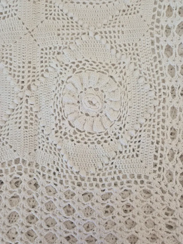 Copriletto uncinetto fatto a mano