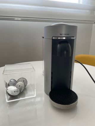 Cafetera Nespresso Vertuo Plus Gris