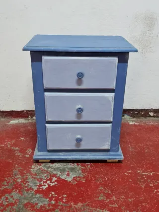 Mesita de noche azul y gris