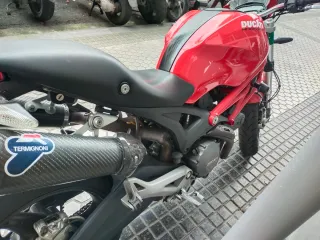 Ducati Monster 696 - Año 2011