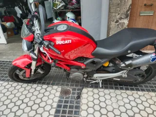 Ducati Monster 696 - Año 2011