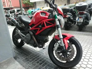 Ducati Monster 696 - Año 2011