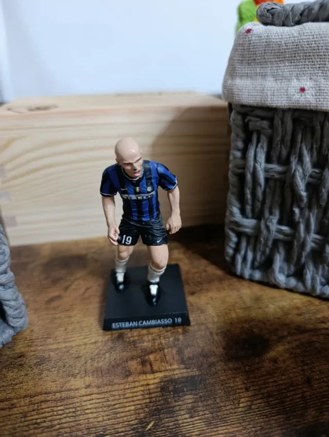 Statuina Calciatore Cambiasso N.19