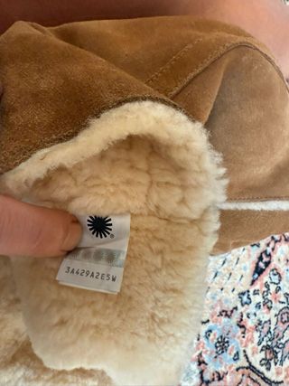 Botas altas UGG piel borrego y bolso a juego