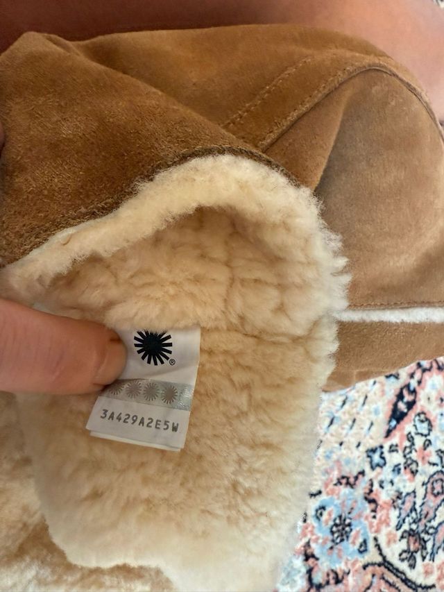 Botas altas UGG piel borrego y bolso a juego