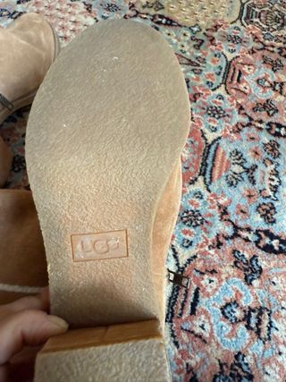 Botas altas UGG piel borrego y bolso a juego