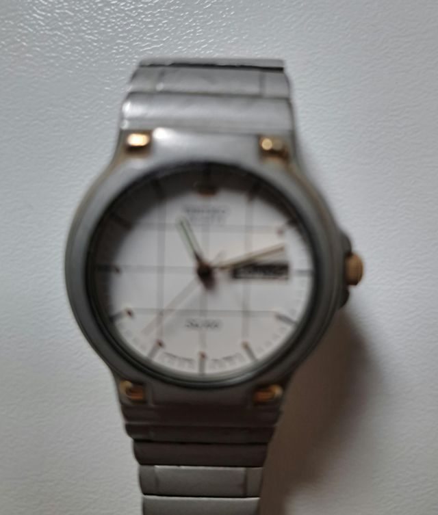 Reloj Seiko SQ 100