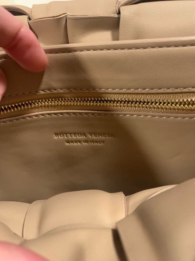 Bottega Veneta Cassette Chain Beige Dorada