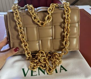 Bottega Veneta Cassette Chain Beige Dorada