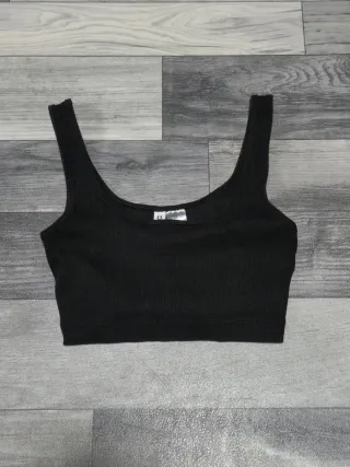 Top corto negro
