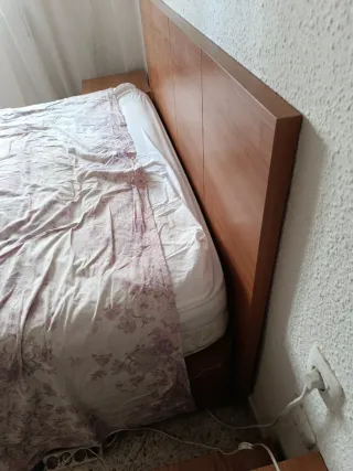 Por mudanza.Cabecero madera maciza cama matrimonio