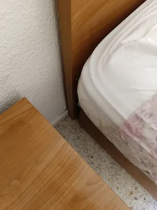 Por mudanza.Cabecero madera maciza cama matrimonio