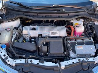 AURIS HYBRID TOURING SPORTS