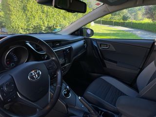 AURIS HYBRID TOURING SPORTS