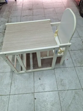 Trona de madera para bebé