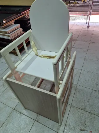 Trona de madera para bebé