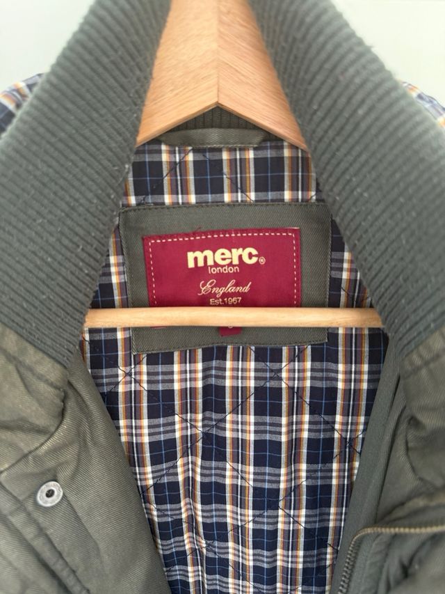 Parka verde de la marca Merc