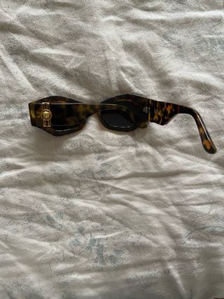 Funda y Gafas Versace Negra y Dorada