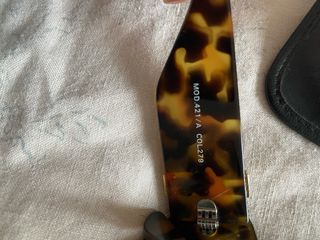 Funda y Gafas Versace Negra y Dorada