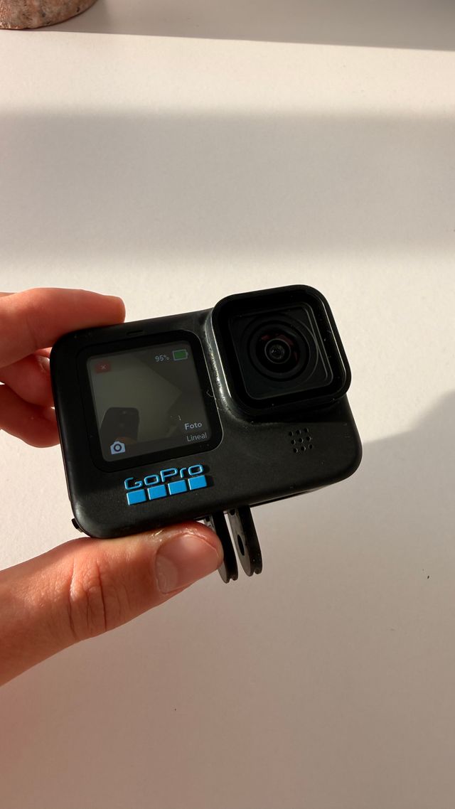 GoPro Hero 11 + Carcasa Agua + 2 baterias ORIGINAL