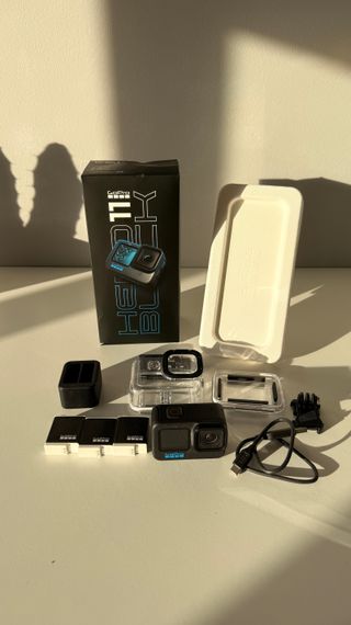 GoPro Hero 11 + Carcasa Agua + 2 baterias ORIGINAL