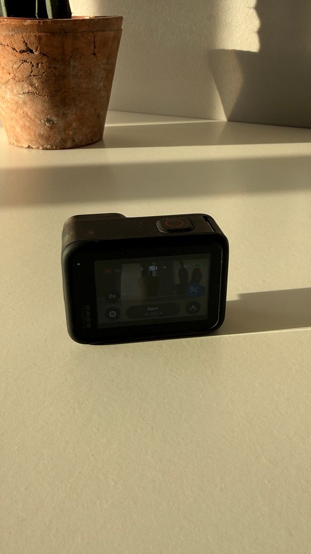 GoPro Hero 11 + Carcasa Agua + 2 baterias ORIGINAL