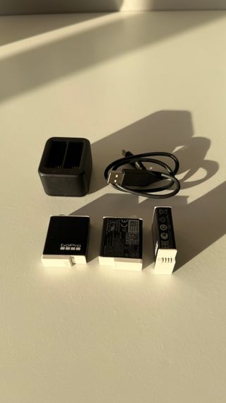 GoPro Hero 11 + Carcasa Agua + 2 baterias ORIGINAL