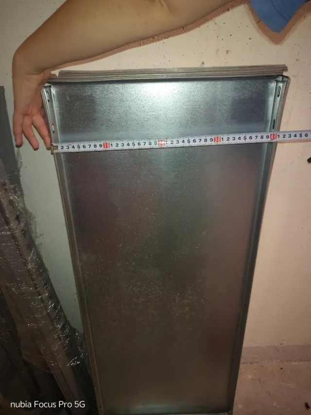 Estantería metálica gris