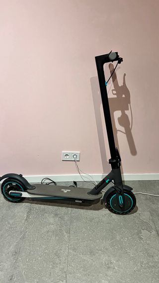 Patinete Eléctrico Negro y Gris