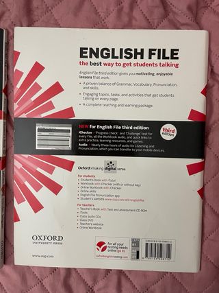 ENGLISH FILE
Elementary Workbook libro inglés 