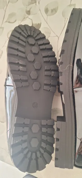 Mocasines niña charol negros talla 36