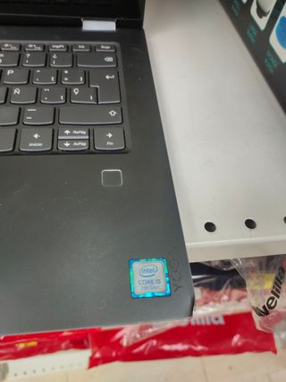 Portátil Lenovo Yoga 520 i5-7200U 8GB RAM 250GB SS