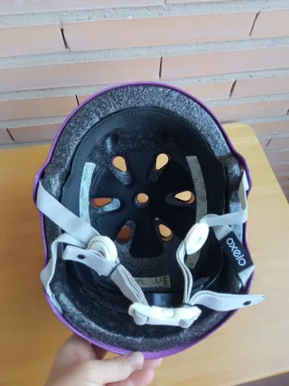 Casco morado patines/patinete