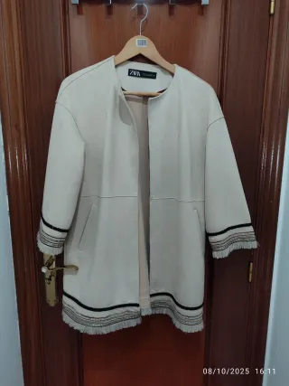 Chaqueta Zara Beige con Flecos