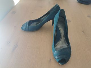 Zapatos tacón verde botella Stradivarius