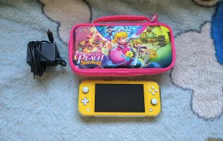 Nintendo Switch Lite Amarilla + Funda