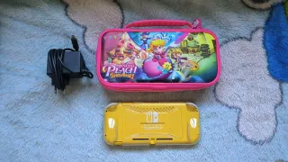 Nintendo Switch Lite Amarilla + Funda