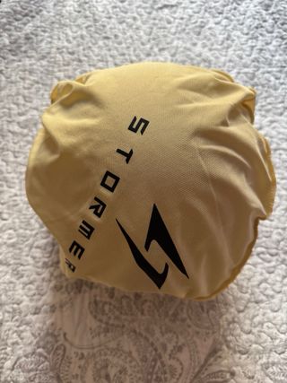 Casco Retro Dorado Brillante