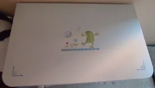 Cómoda para bañera, cuna, lampara y cuadros