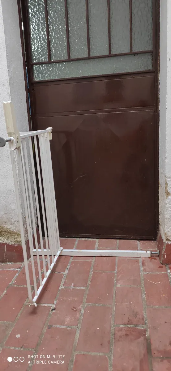 Puerta seguridad niños escaleras