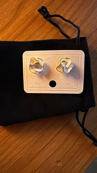Pendientes nácar con borde color. oro 
