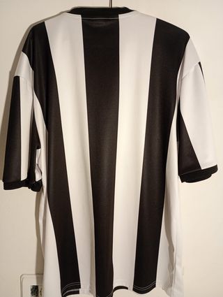 Camiseta Retro Fútbol Blanca y Negra
