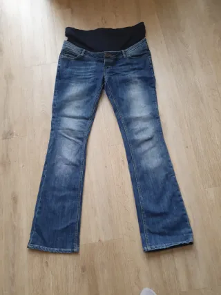 Pantalón vaquero premamá azul de Zara Mum