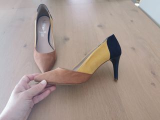 Zapatos de tacón tricolor