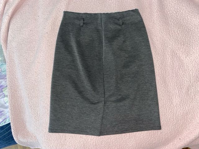 Falda gris