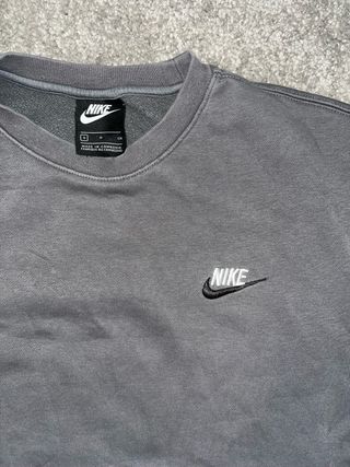 Sudadera Nike gris vintage logo bordado