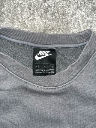Sudadera Nike gris vintage logo bordado