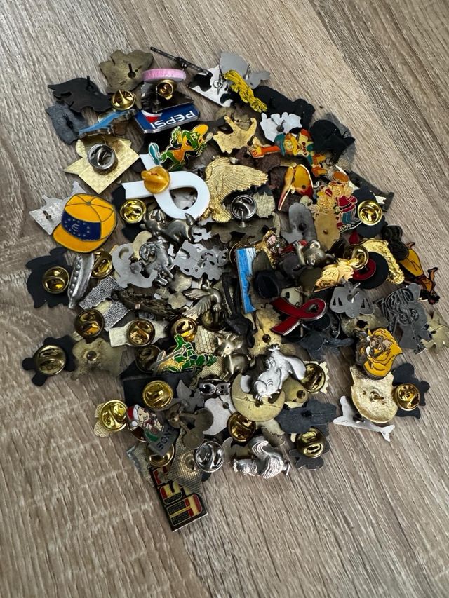 Colección de Pines Variados