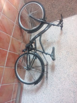 Bicicleta de montaña blanca y de paseo talla M
