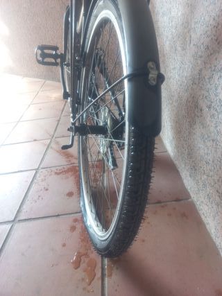 Bicicleta de montaña blanca y de paseo talla M